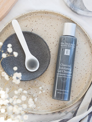 Gel nettoyant exfoliant au charbon Éminence